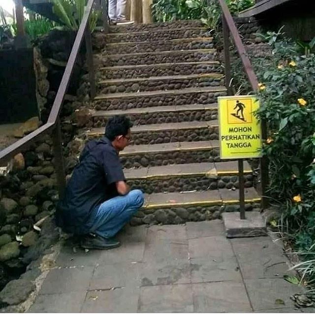 3 Potret Orang Yang Patuh Banget Sama Aturan